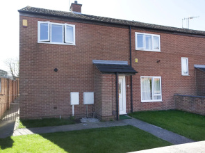 Two bedrooms self-contained flat with Free Parking - Flat 2