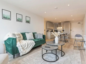 Meadow Haven 2 Bed 2 Bath, On-street Park, Netflix