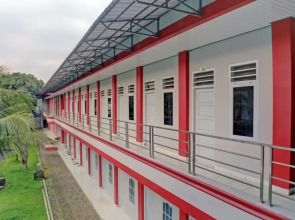 SPOT ON 92834 Wisma Dira Tiara Syariah