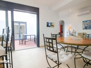 DEK001 Riverview Modern Townhouse in Centre of Ay