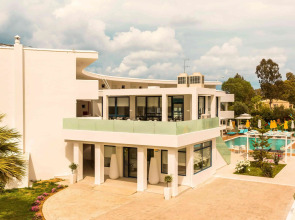 Nasos Hotel & Resort