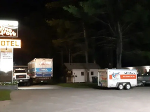 Pine Grove Motel