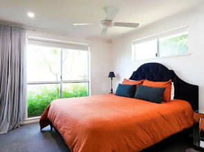 Dolphin Beach House - Modern Home With Pool