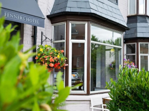 Cambridge House Hotel