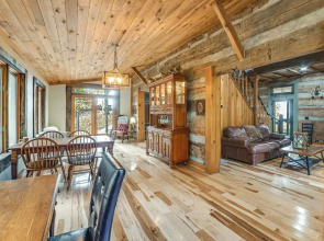 Kentucky Lake Views: Cozy Cabin in Waverly!