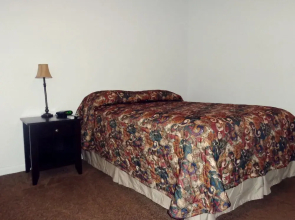 Crashpad Bunkhouse & Noonan Hotel