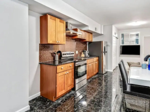 Cozy 1BD Steps Away From Convention Center