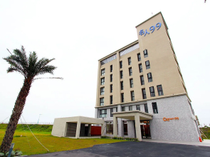 Celebrity 99 Hotel