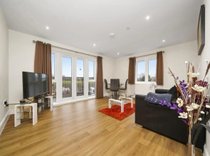 London Heathrow Living Serviced Apartments - Apt 8