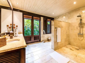 Sunny Vacation Villa 56