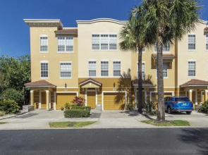 Vista Cay at Harbor Square by Cosy Casas