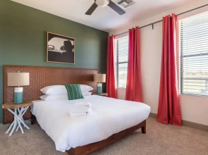 TWO Modern CozySuites at Town Lake Waterfront