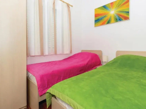 Amazing Home in Srebreno With Wifi and 4 Bedrooms