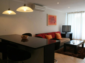 Parque Mourabel, Oasis Village, Pe do Lago