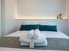 Phaedrus Living: Seaside Deluxe Flat Harbour 107