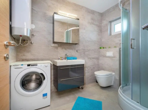 Amazing Home in Turanj With 3 Bedrooms, Jacuzzi and Wifi