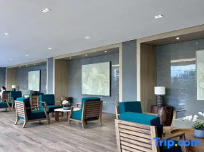 Deluxe Executive End Unit in Downtown Makati