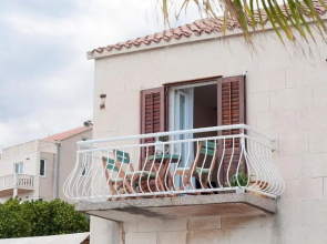 Top Location! Beach & Center Apt 4