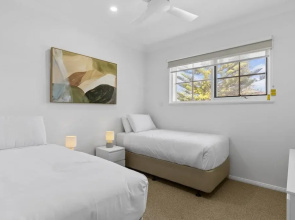 Coastal 3-bed House With BBQ and Private Courtyard