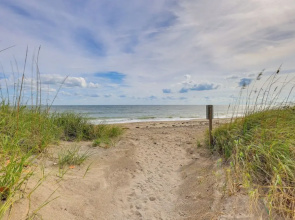 Oceanside: Beachfront Fort Pierce Retreat