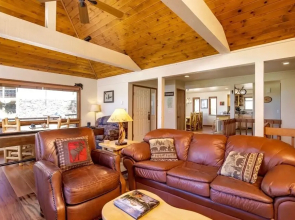 Tranquil Luxury Vacation At Windcliff 3 Bedroom Home by RedAwning