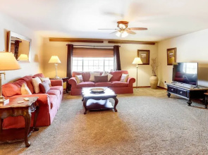 Centrally-located Deadwood Apt w/ Mountain Views!