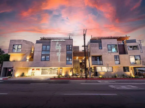 City24 Condo Hotel Little Italy Mission Hills