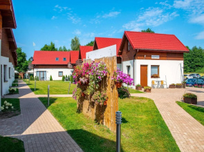 Comfortable Ground Floor Apartment, Summer Pool
