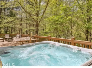 Stunning 4BR 3BA Cabin - Lakes, Hot Tub, Fireplace