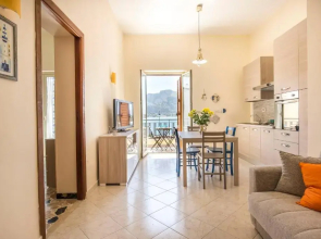 Casetta Vista Mare in Piazza a Mondello by Wonderful Italy