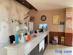 Junxian city gold fast hotel