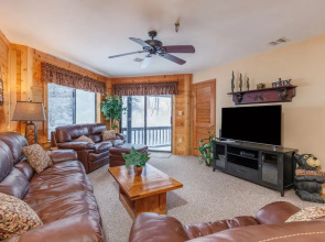 Seven Springs Stoneridge 3 BR Condo, Private Deck by RedAwning