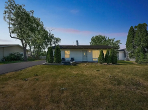 Charming Contemporary Family Home 3 Bedroom Home by RedAwning