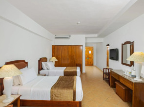 Отель Marlin Inn Azur Resort