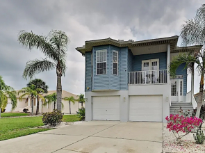 Immaculate Canal W/ Pool, Dock & Game Lounge 4 Bedroom Home