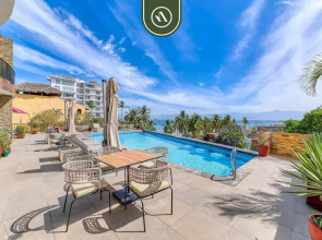 The Canuva Lux 204 in Cruz de Huanacaxtle