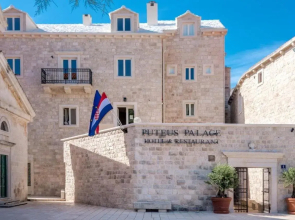 Puteus Palace Brac