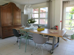 Luxurious, Detached Holiday Home Right by the Water