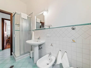 Vietri sul Mare Roomy Flat with Parking
