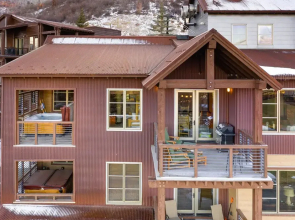 Slopeside By AvantStay Stunning Home w Spa Close To The Slopes