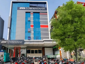 325 South Tukoganj by Oyo Rooms