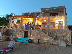 Maritinas Stone House & Apartment On The Beach