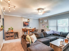 1 Mi to Valley Junction: Pet-friendly Iowa Home