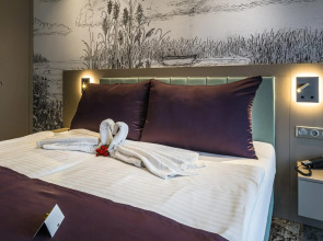 Hotel Golden Lake Resort