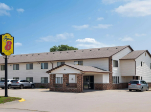 Super 8 by Wyndham Dyersville near Field of Dreams
