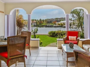 Waterfront 2-bed Townhouse - Harbour 17 2 Bedroom Townhouse by RedAwning