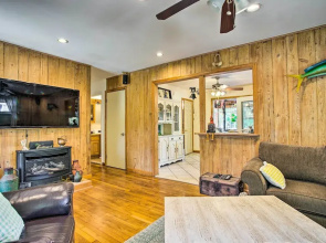 Charming Hampton Bays Home 5 Mi to Coopers Beach