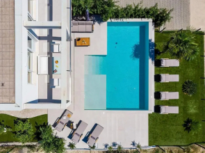 NEW! Seaview Villa ABA with 38sqm heated infinity pool, 4 bedrooms, Media room, 150m from sea
