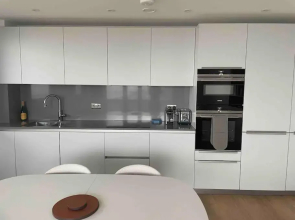 Gorgeous 2 Bed Apartment with Stunning Sea Views with Free Parking and Fast Internet