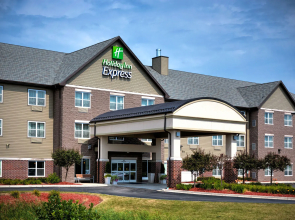 Holiday Inn Express & Suites Green Bay East by IHG